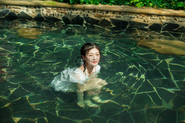 武汉街头现“茶仙子”，大司马与茶韵同行